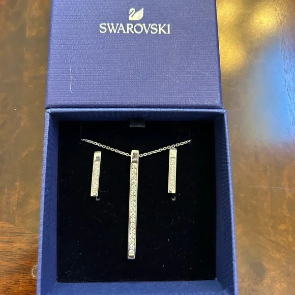 Swarovski necklace and earrings set